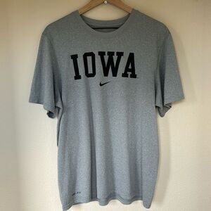 Nike Iowa Hawkeyes Heather Gray Dri-Fit T-shirt size medium